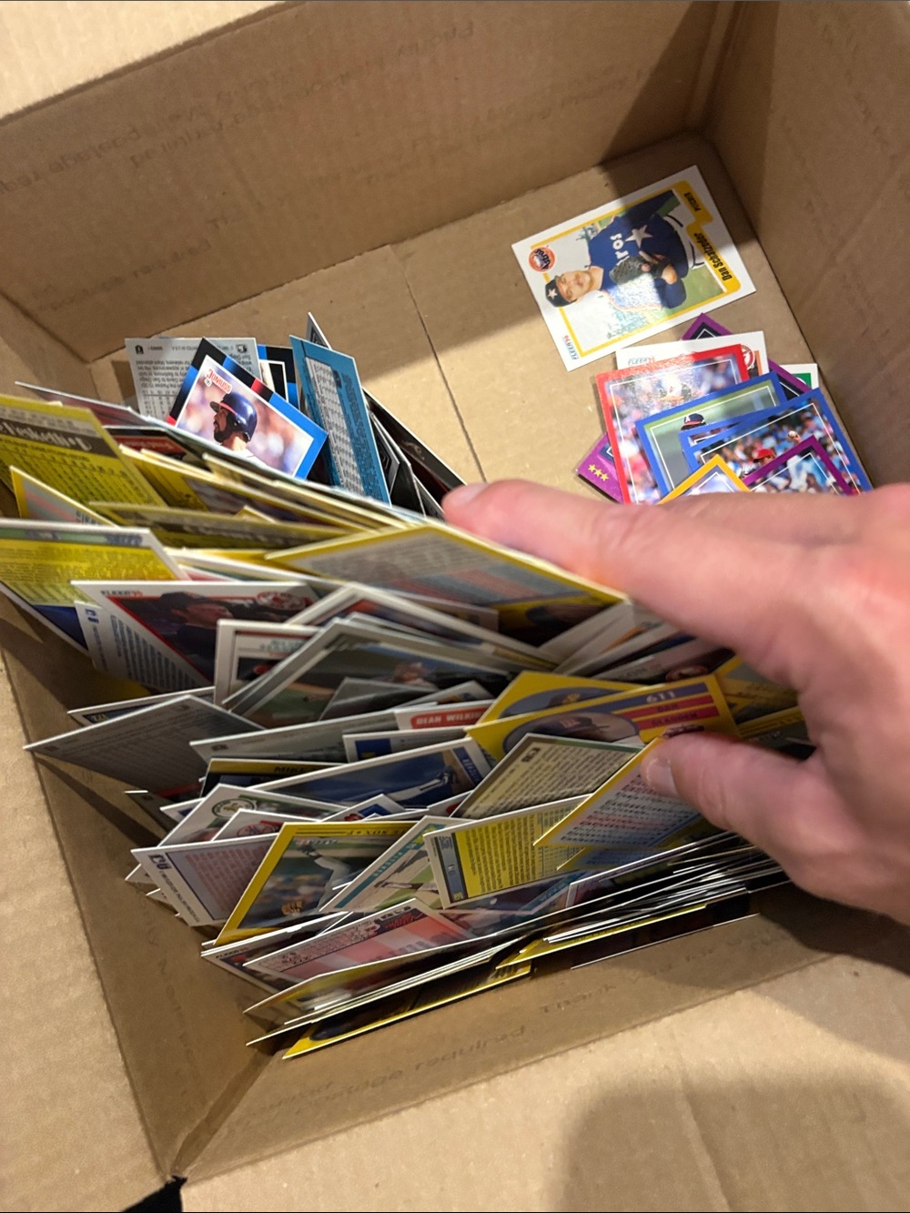 Old Baseball Cards Bulk Lot - Box of 200+ Random Baseball Cards from Fleer, etc - Picture 4 of 5